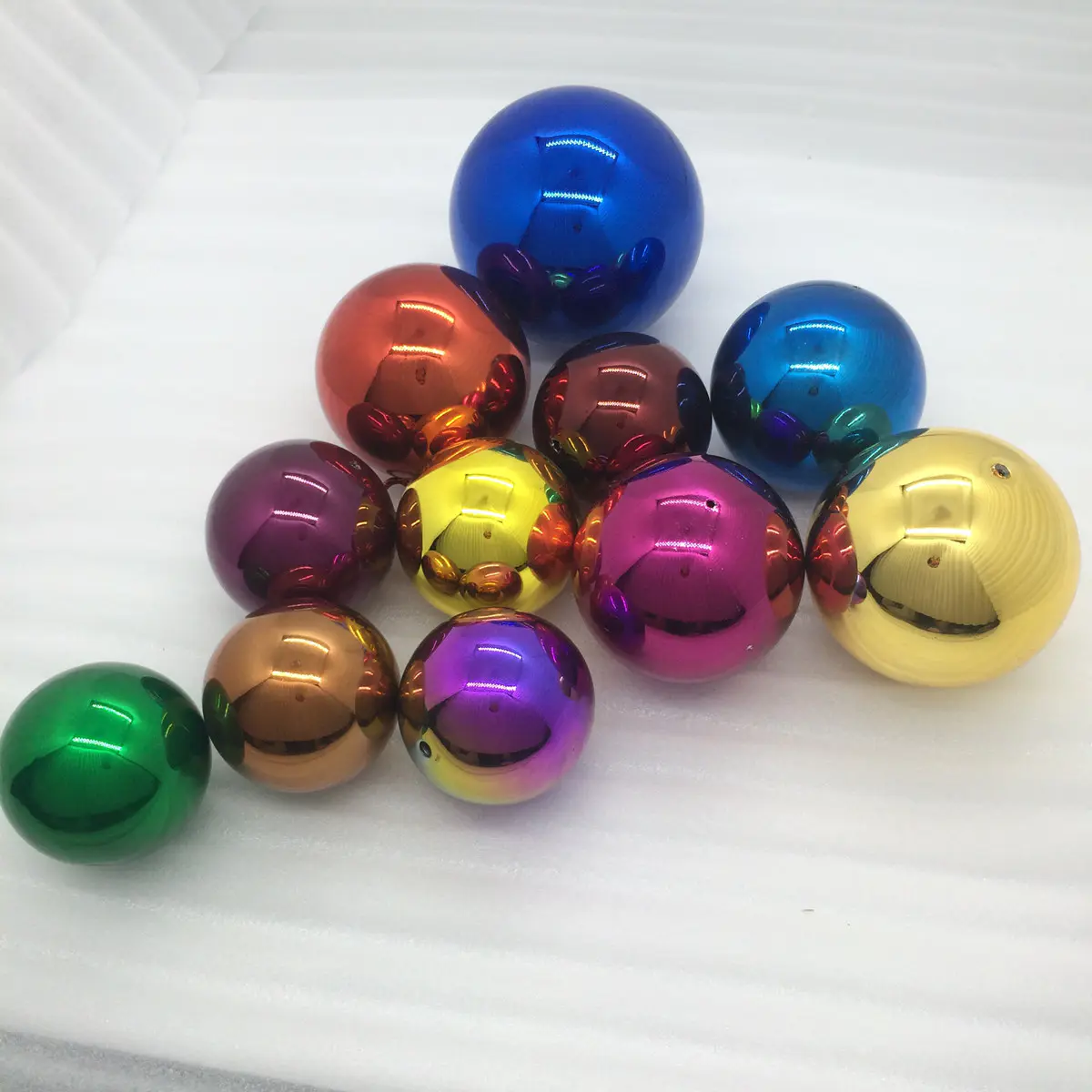 chrismas coloured hollow balls